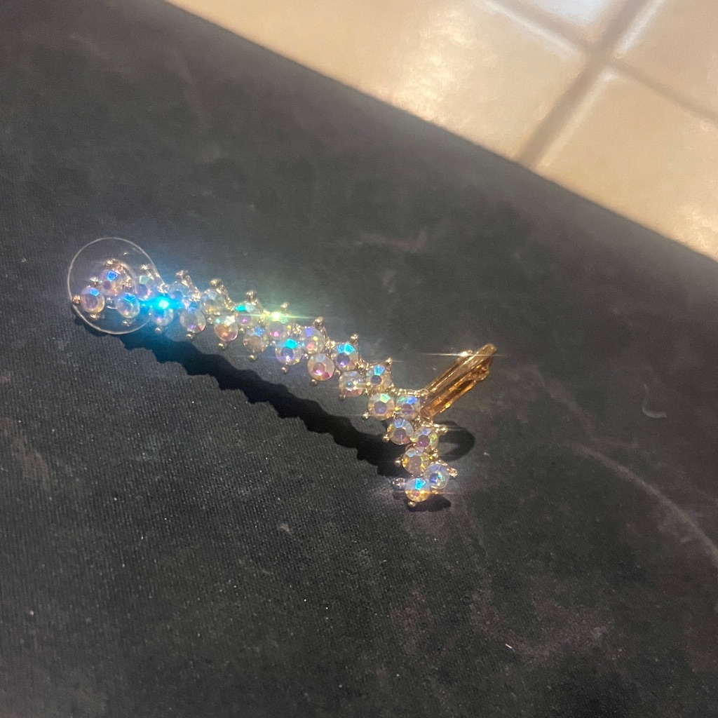 Elegant Gold And Crystal Ear Cuff Nwot